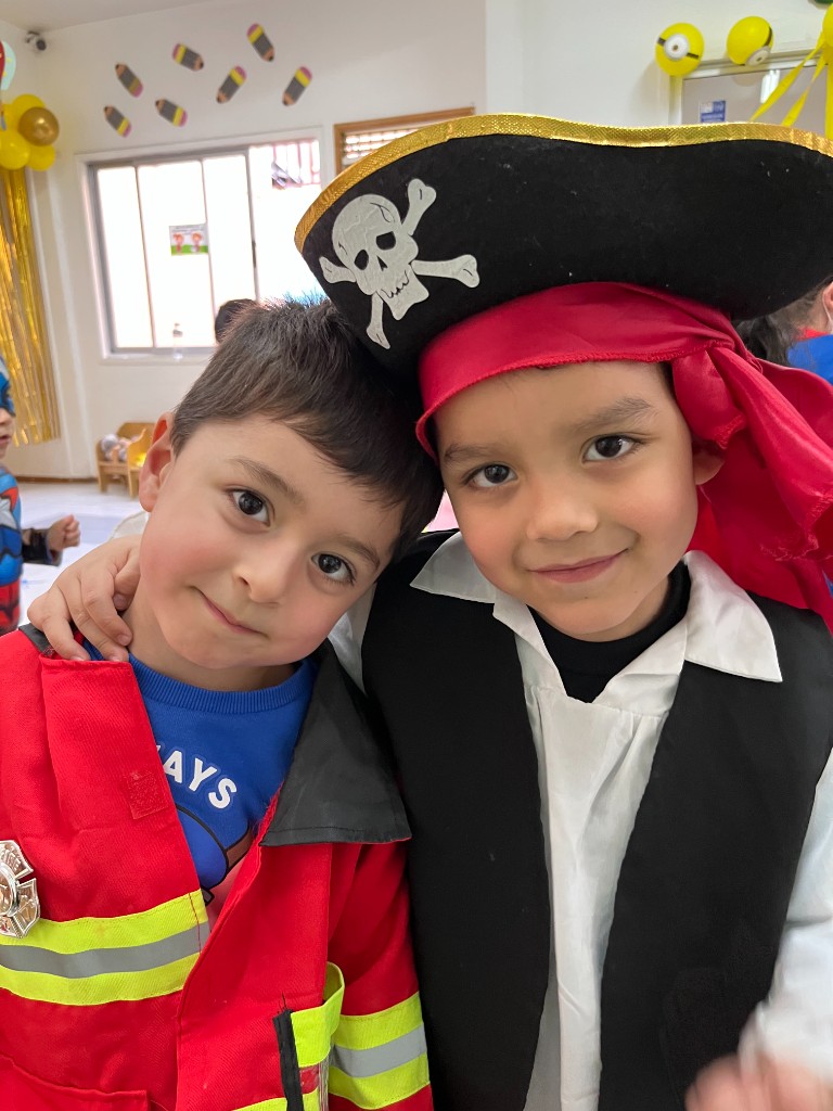 Niños y niñas del Jardín Koala compartiendo